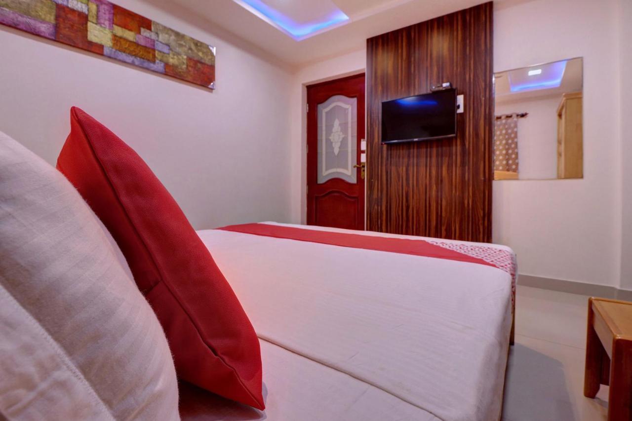 Oyo 24245 Dv Residency Hotell Bhadravati Eksteriør bilde
