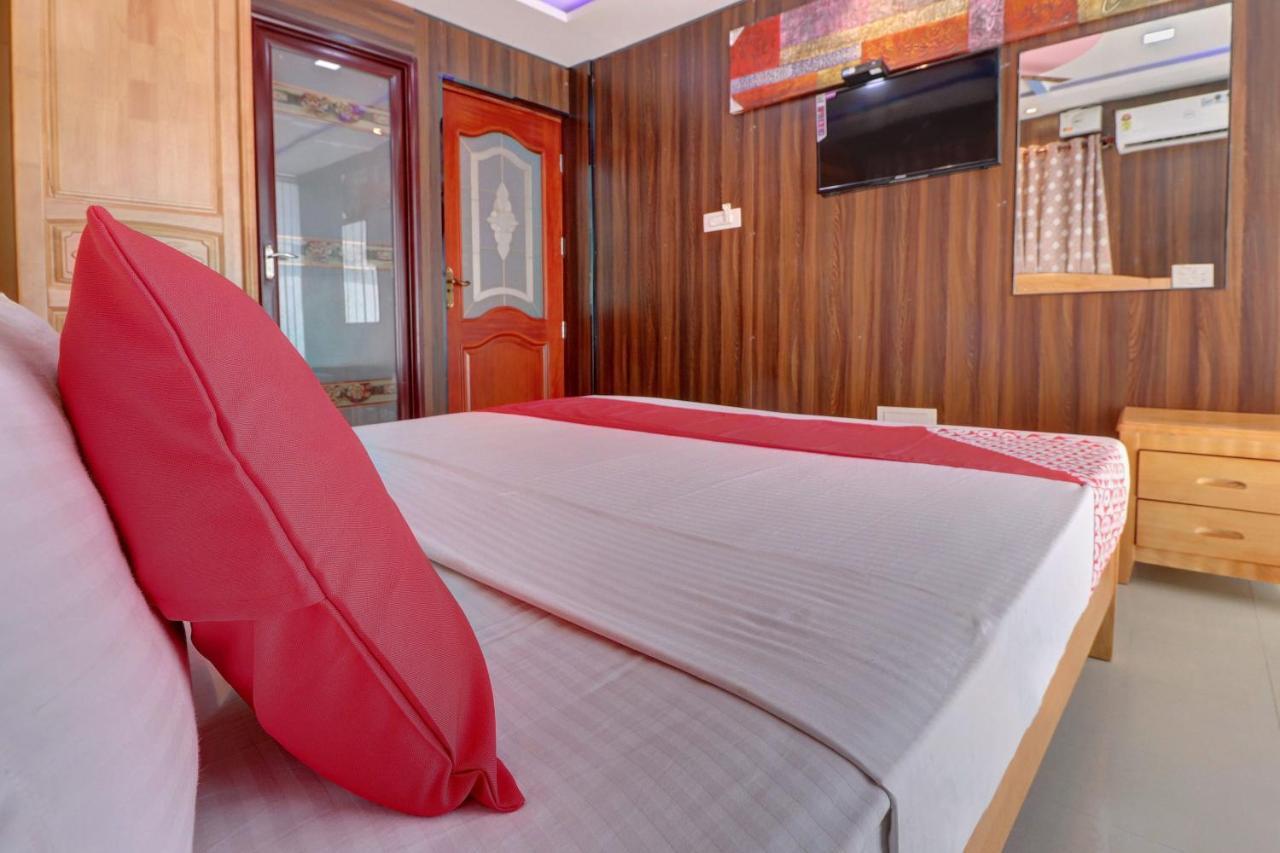 Oyo 24245 Dv Residency Hotell Bhadravati Eksteriør bilde