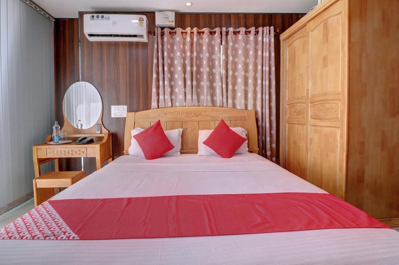 Oyo 24245 Dv Residency Hotell Bhadravati Eksteriør bilde