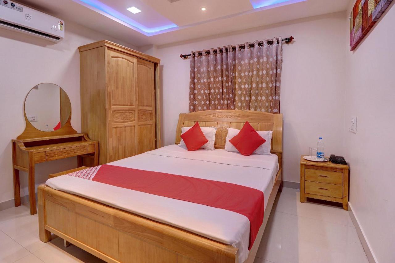 Oyo 24245 Dv Residency Hotell Bhadravati Eksteriør bilde