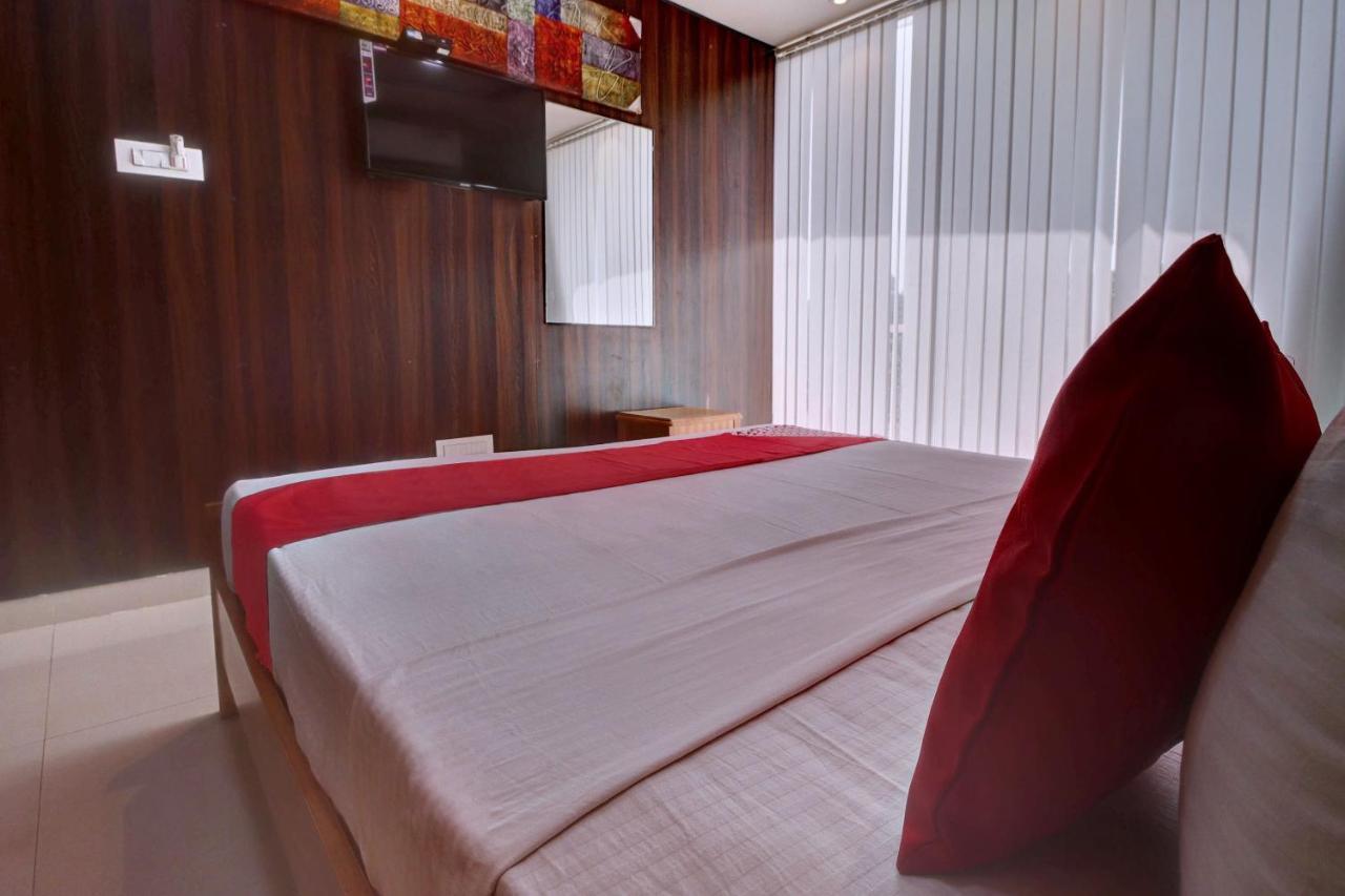 Oyo 24245 Dv Residency Hotell Bhadravati Eksteriør bilde