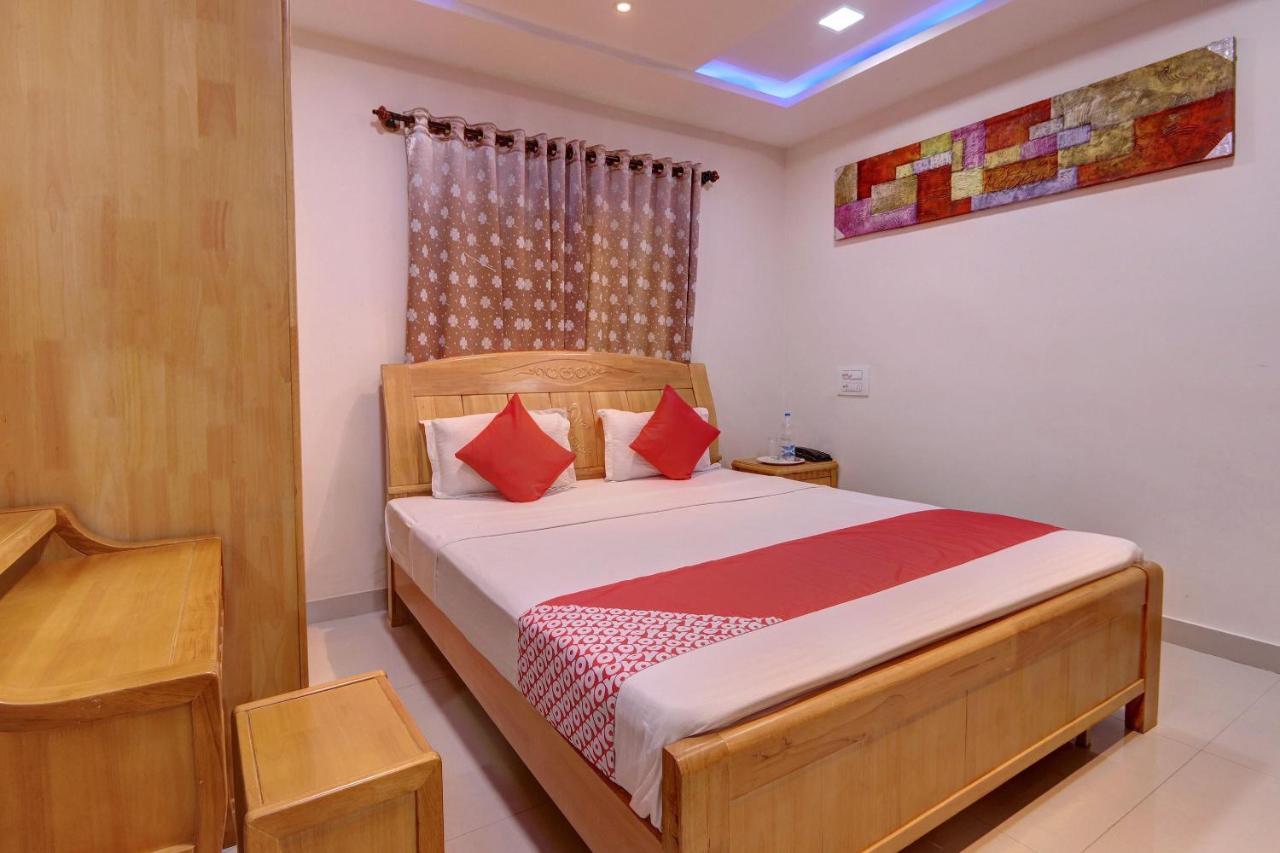 Oyo 24245 Dv Residency Hotell Bhadravati Eksteriør bilde