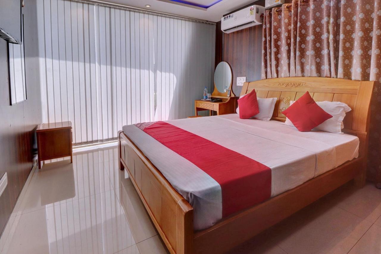 Oyo 24245 Dv Residency Hotell Bhadravati Eksteriør bilde
