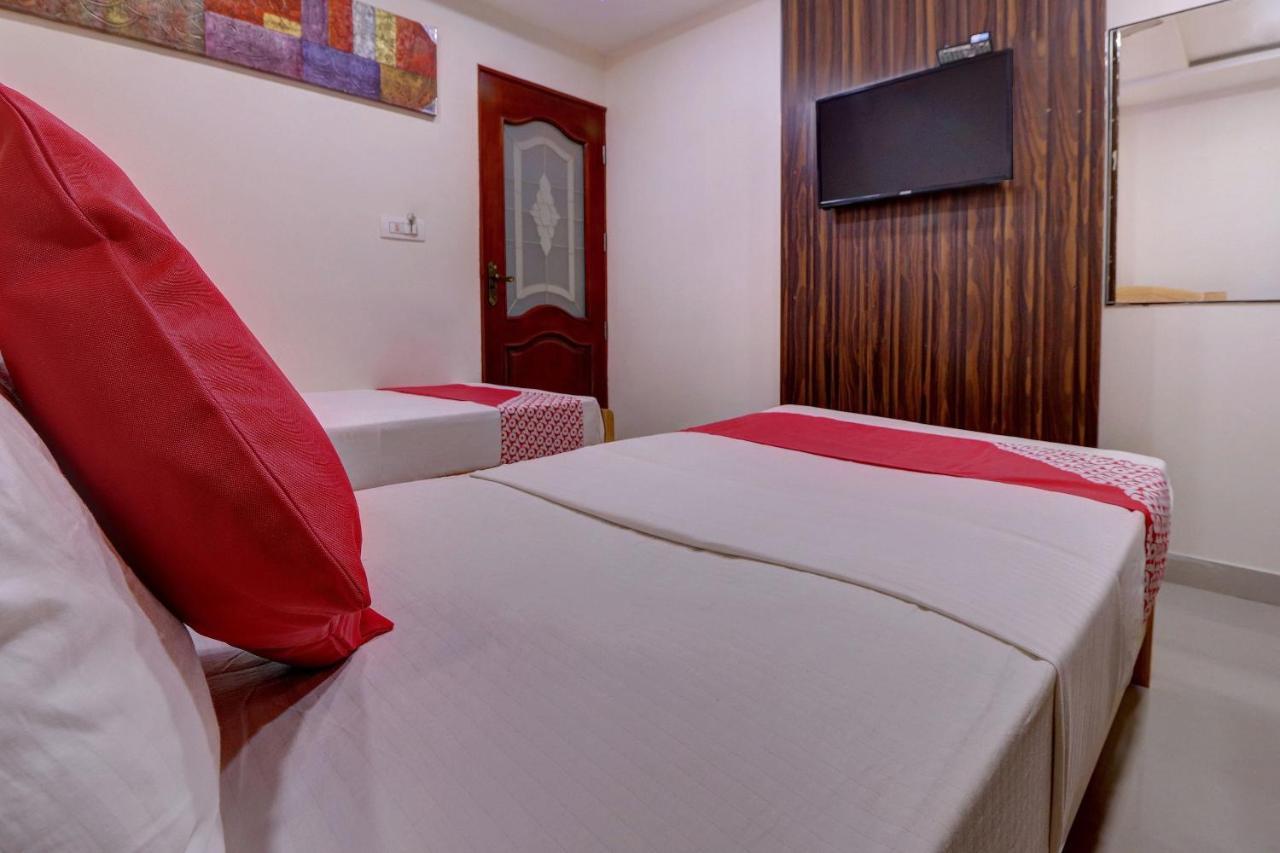 Oyo 24245 Dv Residency Hotell Bhadravati Eksteriør bilde