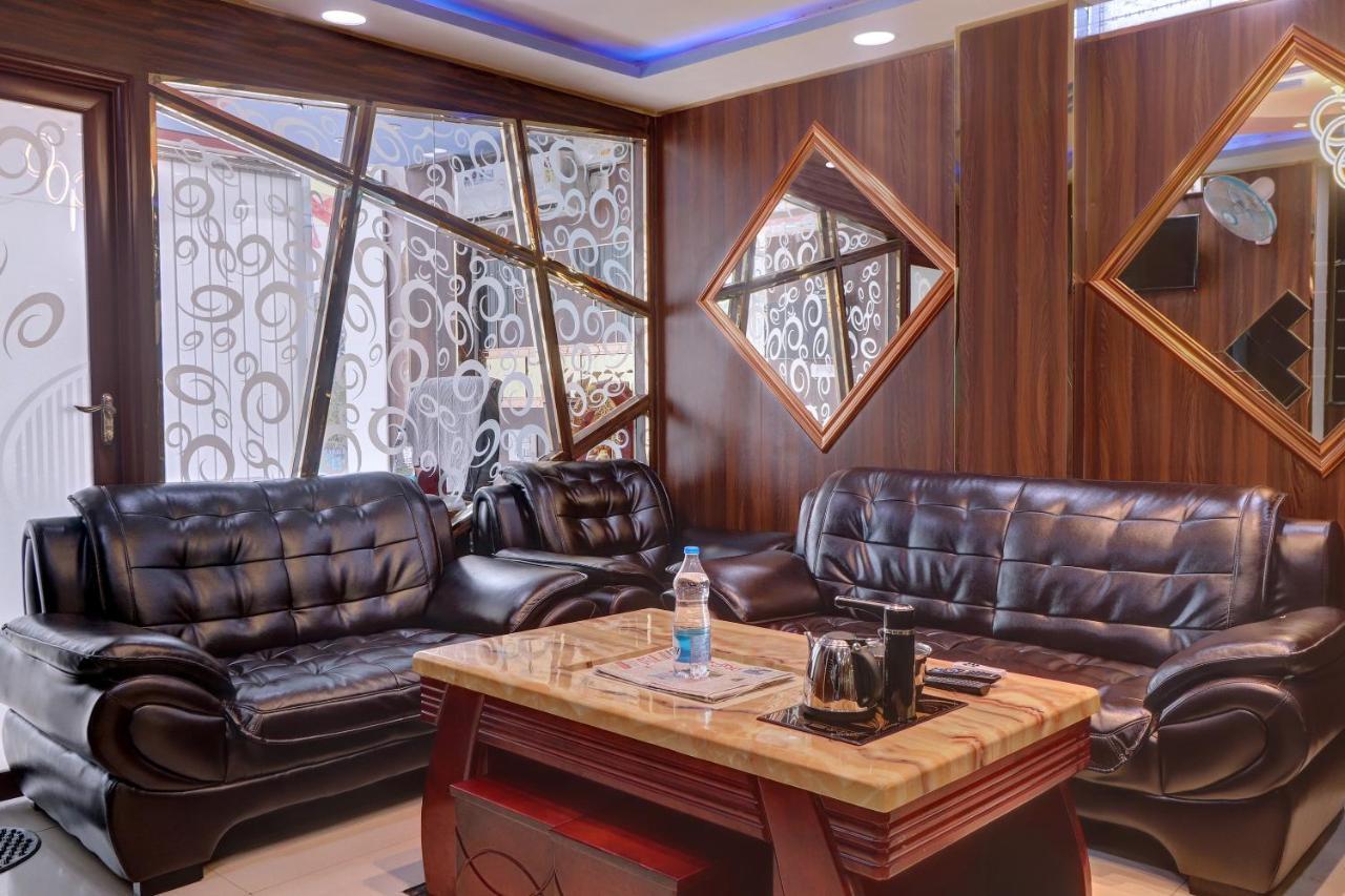 Oyo 24245 Dv Residency Hotell Bhadravati Eksteriør bilde