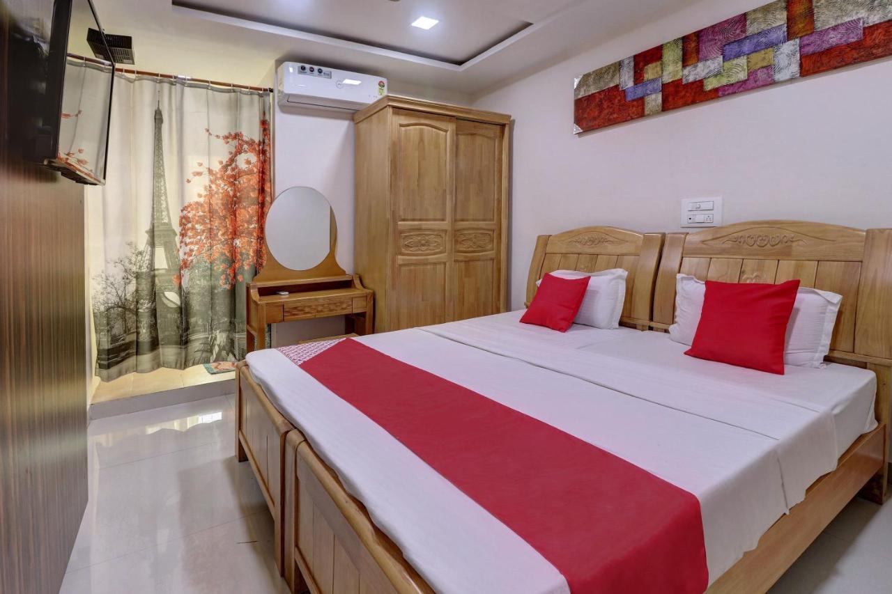 Oyo 24245 Dv Residency Hotell Bhadravati Eksteriør bilde