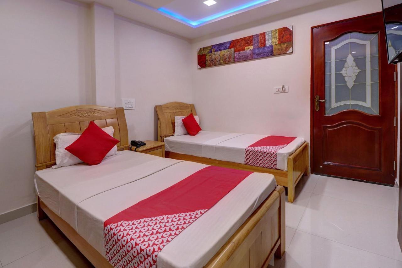 Oyo 24245 Dv Residency Hotell Bhadravati Eksteriør bilde