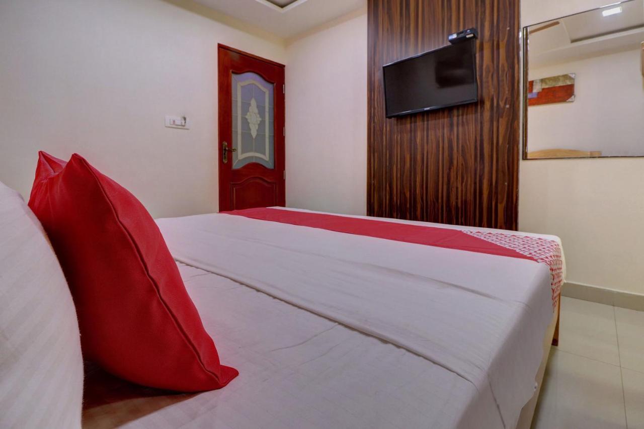 Oyo 24245 Dv Residency Hotell Bhadravati Eksteriør bilde